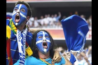 La alegría de los seguidores helenos en el estadio Da Luz fue indescriptible.