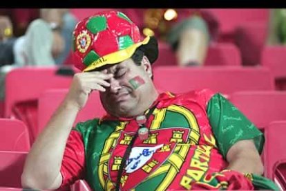 Parapetados con los colores rojo y verde, los aficionados portugueses estaban preparados para la fiesta de su campeonato.