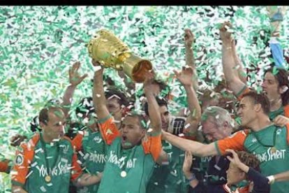 El <b>Werder Bremen</b> viene de una temporada en que ha ganado Liga y Copa en Alemania. Ha perdido a su máximo goleador, Ailton, pero puede ser duro para el Vaslencia en su casa.