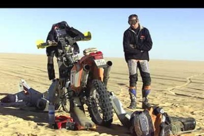 En el 2000 tampoco ganó pero el pelotón motociclístico le consideró el vencedor moral. El catalán era el líder destacado a sólo dos días para el final. Pero su moto volvió a pararse en mitad de la arena y aunque acabó la etapa, perdió mucho tiempo.