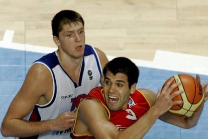 Felipe Reyes consiguió cargar de faltas personales a los pívots rusos.