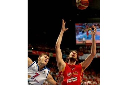 Pau Gasol brilló en defensa, tiró en el último cuarto del carro del ataque a pesar de su cansancio.