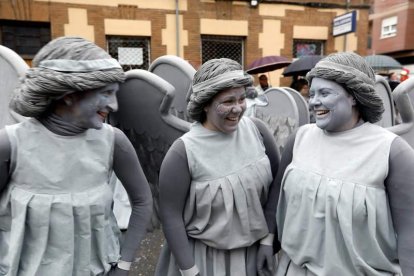 Tres ángeles que se quedaron de piedra. MARCIANO