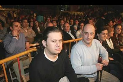 El humorista Miguel Nadal, junto a Felisuco, en primera línea.