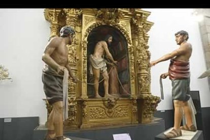 Los pasos de la Orden Tercera de San Francisco han regresado a sus altares originales, como es el caso del Crsito que actualmente procesiona el grupo escultórico de la Fragelación.