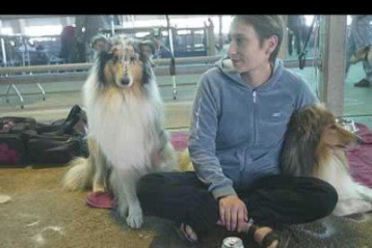 El recinto se vio desbordado por las cientos de personas que se acercaron a disfrutar de la décima exposición canina nacional y la séptima internacional que se celebra en León.