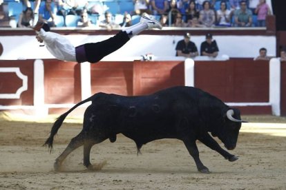 Salto del ángel, que hizo las delicias del público.