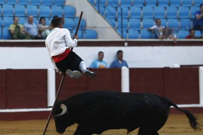 Saltando con garrocha