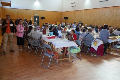 Encuentro de bolilleras en León. J. NOTARIO