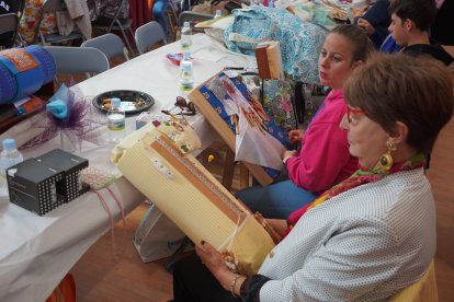 Encuentro de bolilleras en León. J. NOTARIO