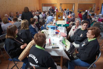 Encuentro de bolilleras en León. J. NOTARIO