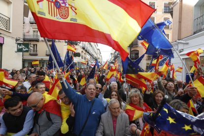 Manifestación convocada por la derecha contra la amnistía a los independentistas catalanes. MARISCAL / AGENCIA EFE