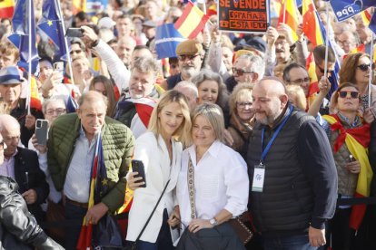 Manifestación convocada por la derecha contra la amnistía a los independentistas catalanes. MARISCAL / AGENCIA EFE