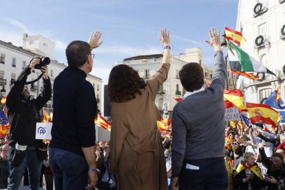 Manifestación convocada por la derecha contra la amnistía a los independentistas catalanes. MARISCAL / AGENCIA EFE