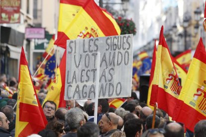 Manifestación convocada por la derecha contra la amnistía a los independentistas catalanes. MARISCAL / AGENCIA EFE