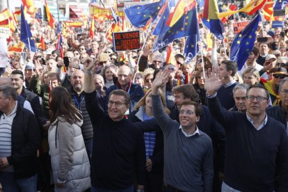 Manifestación convocada por la derecha contra la amnistía a los independentistas catalanes. MARISCAL / AGENCIA EFE