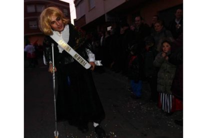 Desfile del domingo, en el que se desempolvan los trajes del año pasado | Ramiro