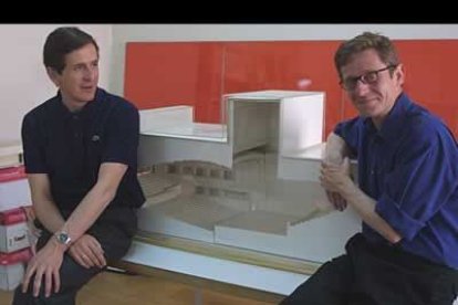 Los padres de la criatura. Luis Mansilla y Emilio Tuñón, son los arquitectos que han diseñado el empresionante edificio. También son los autores del Auditorio de León, premio nacional de arquitectura.