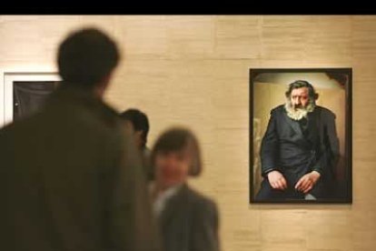 La exposición se prolonga a lo largo de las cinco salas del museo (3.400 metros cuadrados). Una de las obras estrella es esta fotografía de Pierre Gonnord, llamada «Antonio».