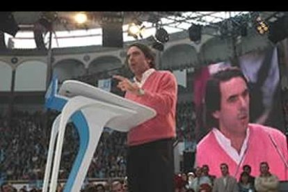 La gran sorpresa del acto fue la presencia del ex presidente del Gobierno, José María Aznar «¡Vamos a ganar las elecciones!. ¡Vamos a mandar a Zapatero a casa!», clamó en cuanto subió a la tribuna. La parroquia ya estaba encandilada, así que prosiguió: «¡Vamos a elegir al mejor presidente, que es Mariano Rajoy!». El golpe de efecto fue unánimente respondido por los asistentes, quienes reaccionaron a las arengas con gritos como «¡Vuelve!» o «¡Presidente, presidente!».