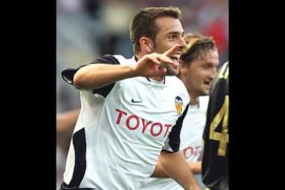 Abusó de la violencia en los dos primeros partidos, y se perdió el partido ante Portugal por sanción. Duro, pero correcto.