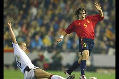 Su talento defensivo fue de lo mejor de la selección. Demostró carácter, pero la falta de laterales con presencia ofensiva le obliga a un trabajo que no es el suyo.