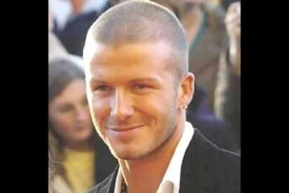 Hoy, David Beckham ha roto con su pasado y depurado su vida con un corte de pelo radical que le transportan a los momentos más felices con su esposa.