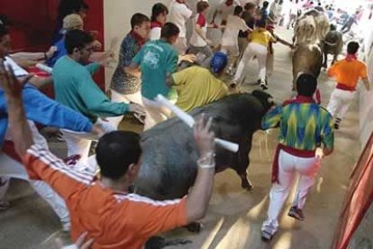 Poco más de dos minutos y medio tardaron los astados en completar el recorrido, que en su práctica totalidad fue abierto por dos toros que dieron una gran rapidez a la carrera, que se realizó a una velocidad de 18,56 kilómetros por hora.