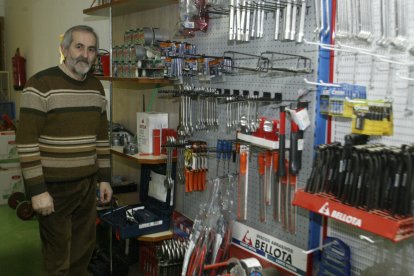 Matías Llorente, en 2004, en las instalaciones de Ucogal. DANIEL
