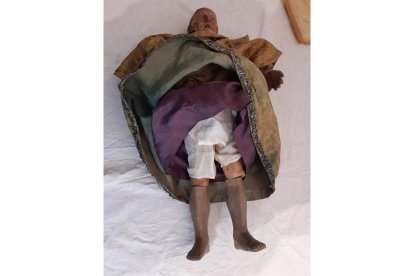 Es una figura del siglo XVII de «delicada ejecución», según la restauradora Raquel López Santos. RAQUEL LÓPEZ SANTOS