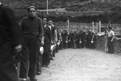Obreros del pantano de Luna donde se usó mano de obra reclusa. CLUB XEITU