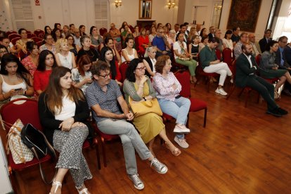 Asociaciones sociales de León en la mesa redonda. RAMIRO