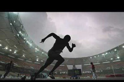 Imagen de la salida de la carrera de 400 del decatlón de los juegos africanos celebrada en el 2003 en Nigeria.