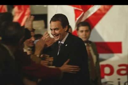 El líder de los socialistas estuvo pletórico, y se mostró en todo momento convencido de su victoria el próximo 14 de marzo.