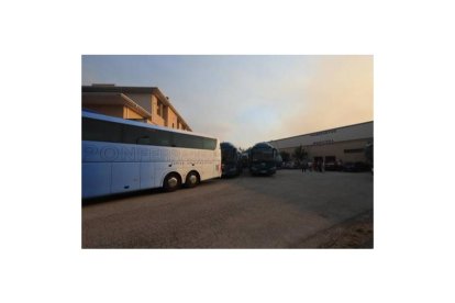 13 autobuses de AUPSA-LINEcar están movilizándose a estas dos localidades para el desalojo y traslado de vecinos. ANA. F. BARREDO