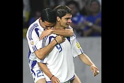 El espigado delantero griego certificó con su gol el pase de Grecia a semifinales. Un gran cabezazo batió a Barthez.