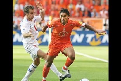 Poborsky destacó dirigiendo a su equipo, la República Checa, que, tras una remontada espectacular se creció ante Holanda y confirmó su pase a cuartos. Estuvo ayudado por Nevded y Baros. Un trabajo de equipo.