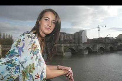Esta joven berciana vive actualmente en Madrid donde estudia la carrera de Administración y Dirección de Empresas que espera terminar a pesar de su pasión por las paserelas