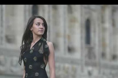 Su modelo favorita es Nieves Álvarez. Admira el mundo de la moda pero con reservas. No se plantea, por ejemplo, desfilar con transparencias