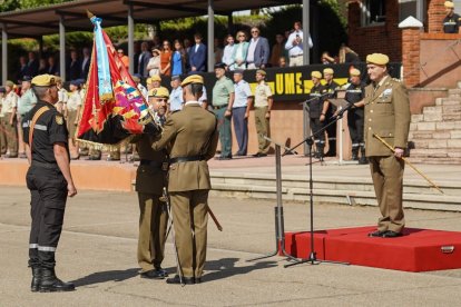 Constantino recibe el relevo de Barjas en presencia de Meijide. MIGUEL F.B.