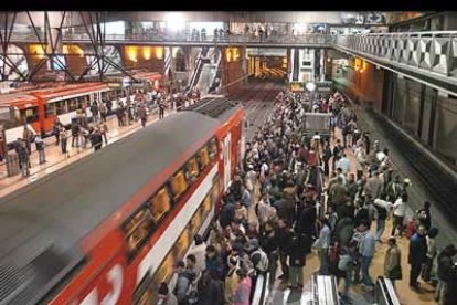 La estación de Atocha presentaba su aspecto habitual, más el ajetreo de medios de comunicación y políticos.