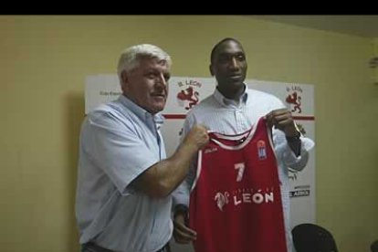 Presentación de Mosley.
