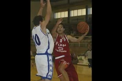 Iker Urreizti, en pleno ataque frente al Orense.