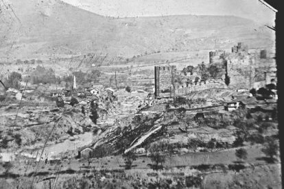La fotografía más antigua del castillo de los Templarios, y posiblemente de Ponferrada, es anterior a 1873. Col. Carlos Rodríguez Martos.