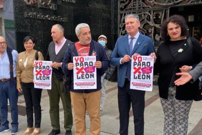 En el Ayuntamiento de León su unieron sindicatos y políticos. RAMIRO