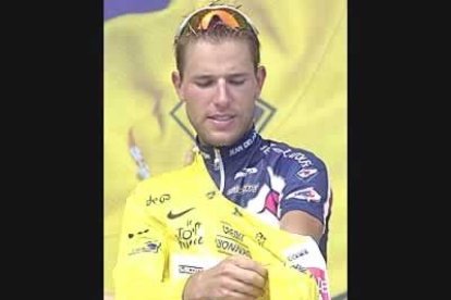Gracias a las bonificaciones obtenidas en los sprints intermedios de la tercera etapa, el francés Nazon consiguió el primer maillot amarillo en la historia de su equipo, el Jean Deletour.