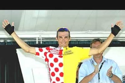 La séptima etapa vio renacer a un hombre sobre el que pesaba el escándalo del Festina. Virenque ganó la primera etapa de Los Alpes y volvió a vestirse de amarillo once años después.
