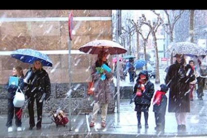 En Bilbao también se pueden ver estampas invernales como ésta. En muchas carreteras del País Vasco es necesario circular con cadenas, como en la A-8.