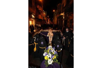 Vía Crucis Procesional organizado por Nuestro Padre Jesús Nazareno, el Lunes Santo. Secundino Pérez