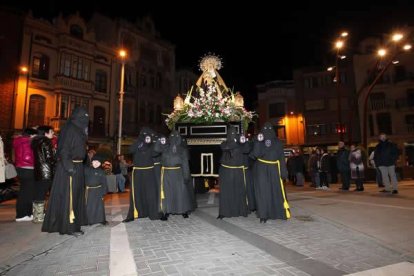 Vía Crucis Procesional organizado por Nuestro Padre Jesús Nazareno, el Lunes Santo. Secundino Pérez